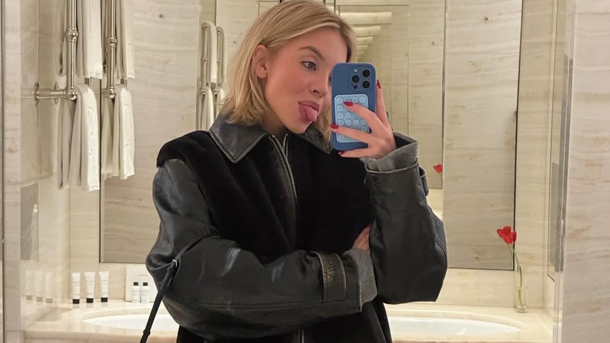 short nude syrn - ilustrasi berita Sydney Sweeney Pilih Short Nude SYRN untuk Tampilan Santai yang Tetap Chic