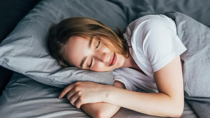 10 Kebiasaan Malam yang Membantu Tidur Lebih Nyenyak Tanpa Obat, Bangun Segar Tiap Pagi