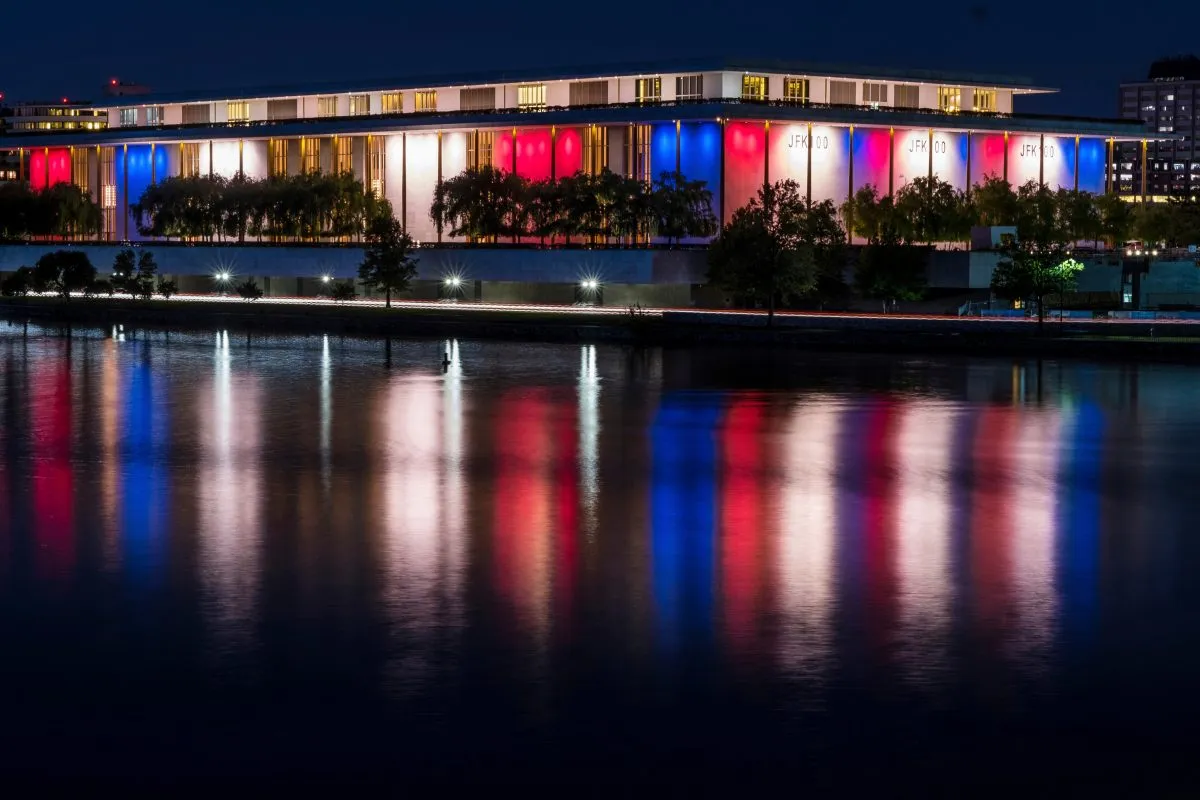 Kennedy Center Tawarkan VIP rooftop tickets $25.000 untuk Perayaan 4 Juli