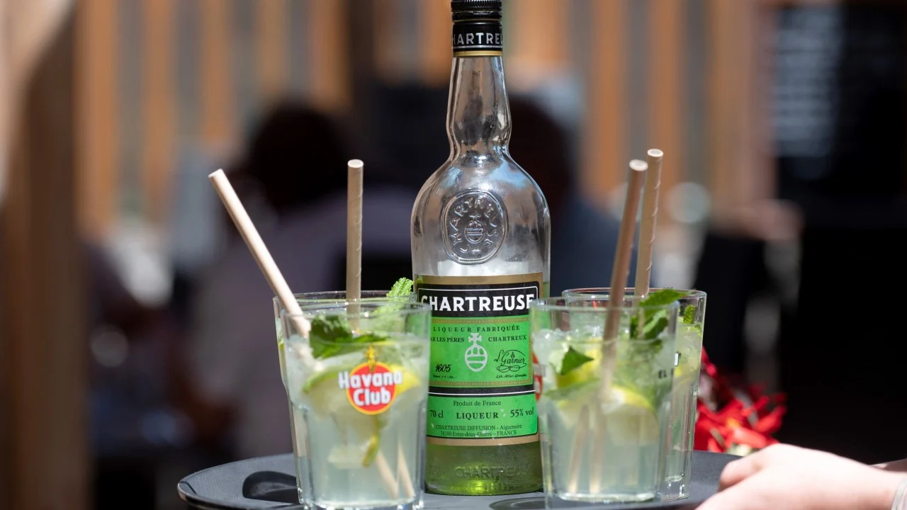 Chartreuse di Paris Mendadak Menjadi Primadona di Bar-bar Selatan Pigalle