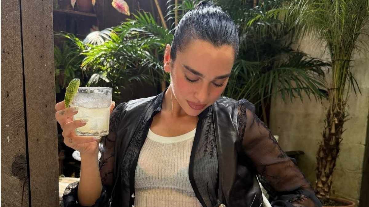 Dua Lipa lingerie: Jaket Tersingkap Ungkap Atasan Lingerie dalam Kampanye YSL