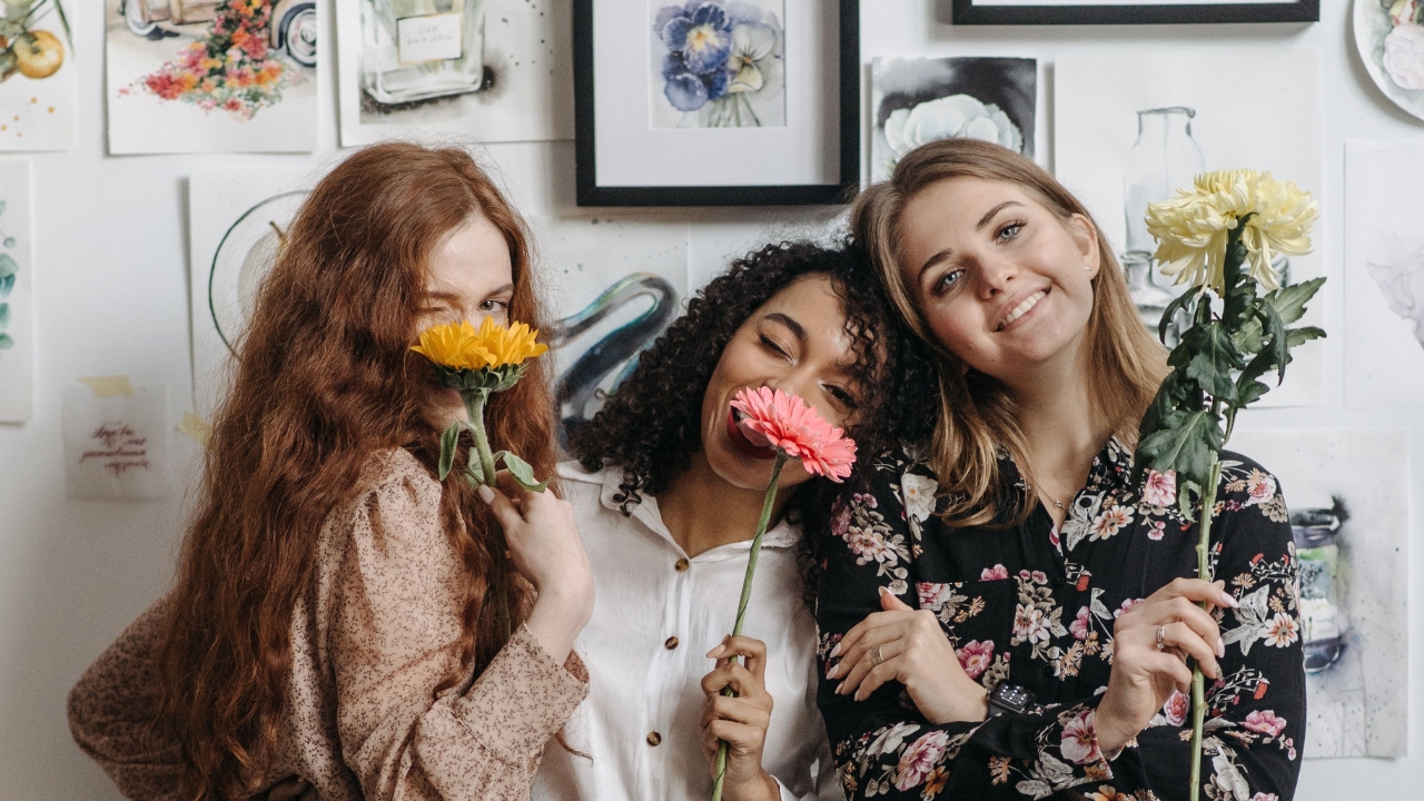 10 Cara Investasi pada Diri Selama Bulan Perempuan