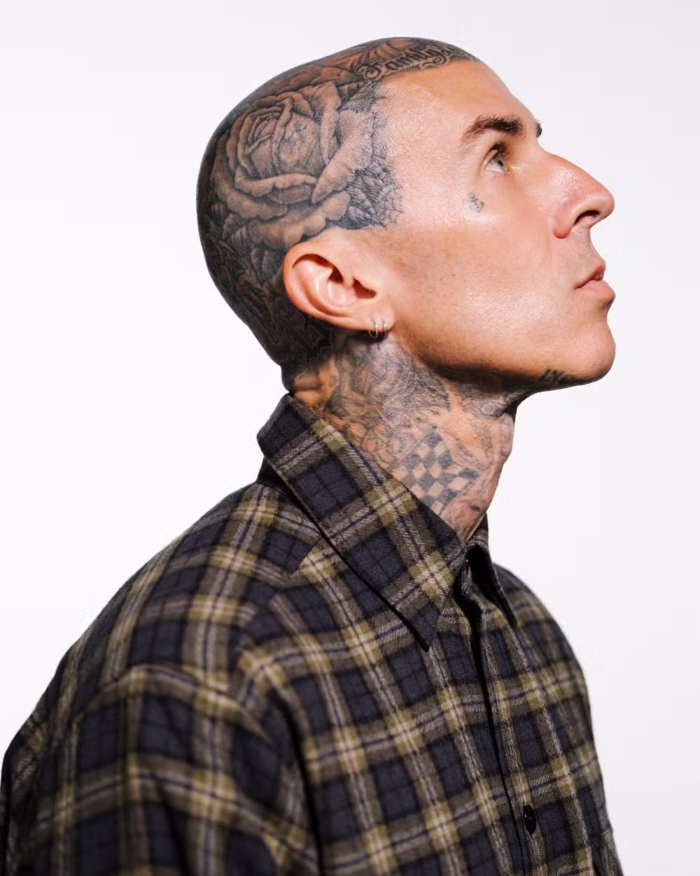 Travis Barker Ungkap Perjalanan Hidupnya: Dari Kecelakaan Pesawat hingga Kehidupan Bersama Kardashian