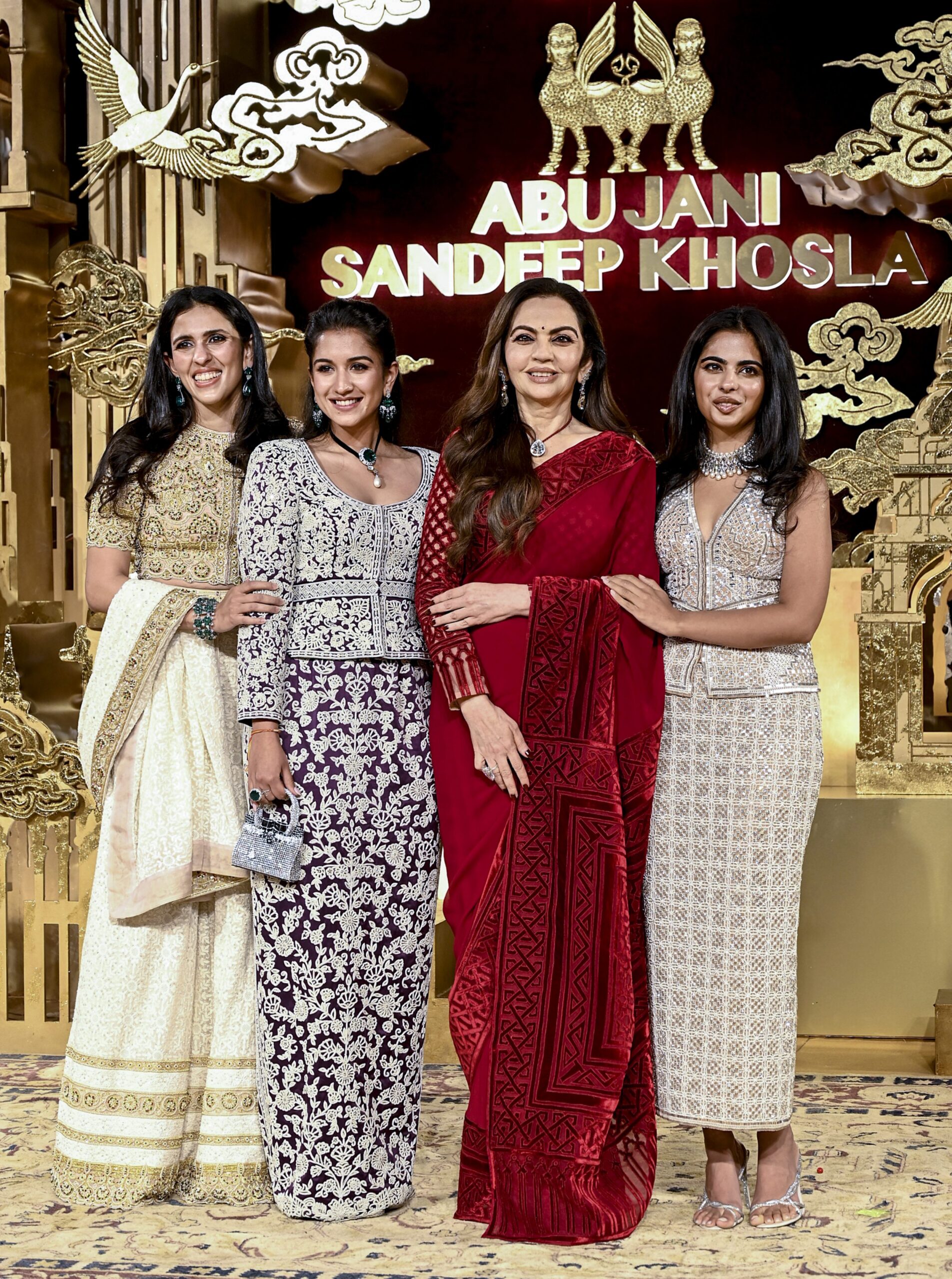 Dimple Kapadia, Sonam Kapoor, Ambani Hadiri Perayaan 40 Tahun Abu Jani Sandeep Khosla di Mubarak Baug